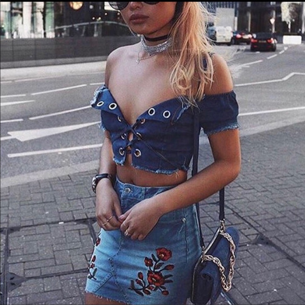 Lace up crop top, aval in dark wash only - Picture 2 of 2